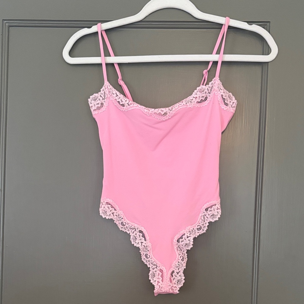 SKIMS Bubblegum Tonal Lace-Trim Camisole Bodysuit